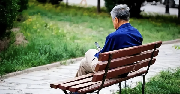 Cha mẹ lớn tuổi thường xuyên làm 3 chuyện này chẳng khác nào đang hủy hoại gia đình