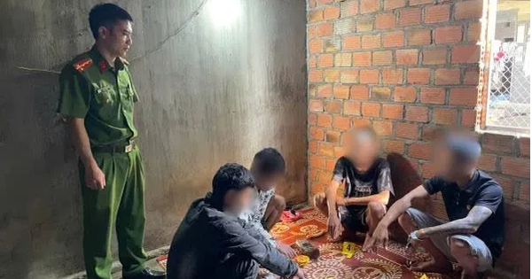 4 thanh niên sử dụng chất cấm xong đi ngủ, mở mắt ra thấy công an đang đứng chờ