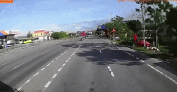 Ám ảnh clip chồng nghi lao đầu vào ô tô tự tử, vợ tử vong trong nhà tắm: Biểu hiện bất thường vài ngày trước