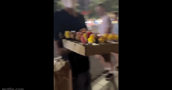 Nữ du khách tố người bán hàng rong ở Hồ Gươm có hành vi quấy rối, nhổ nước bọt gây bức xúc