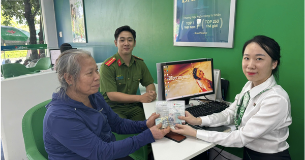 Bà lão 75 tuổi đến VP Bank yêu cầu rút toàn bộ tiền tiết kiệm: Chiêu lừa đảo qua Zalo khiến nhiều người "vào tròng"