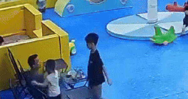 Vụ bé trai bị tát sưng má ở khu vui chơi: Thông tin bất ngờ về người đàn ông đánh cháu bé