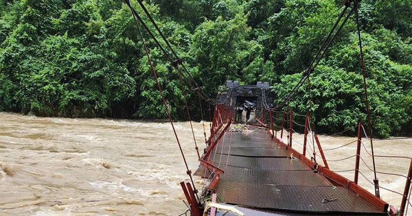 Căn nhà hai tầng đổ sập trong tích tắc vì lũ dữ ở Tuyên Quang: Hoàn cảnh đáng thương của gia đình