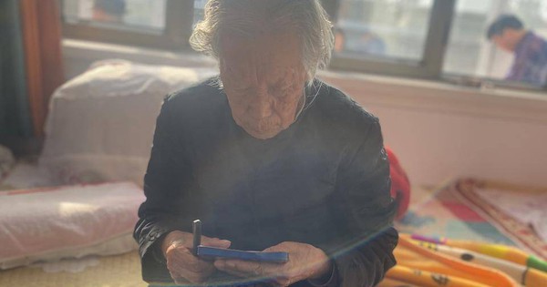 Nhà lâu không có khách qua lại, tôi mới nhận ra sự thật về tuổi già