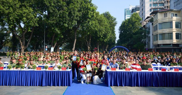 Dàn nghệ sĩ dậy sớm tham dự lễ trồng cây “Thành phố nở hoa” ở Hà Nội