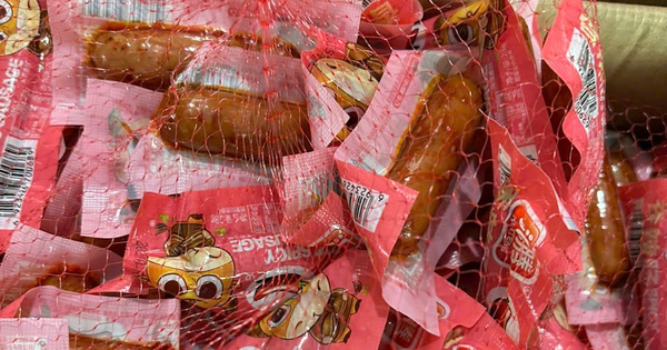 Lượng lớn xúc xích "bí ẩn" bị phát hiện: Chủ cơ sở ở Cà Mau thừa nhận một sự thật bất ngờ