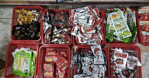 Cận cảnh 2.087 món hàng nhập lậu tại chuỗi siêu thị mini ở Đà Nẵng: Bao nhiêu rượu, thuốc lá bị tịch thu?