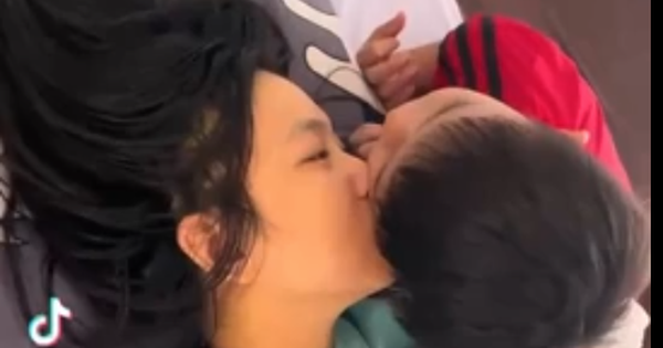 Sự thật nhói lòng về đoạn video mẹ hôn con trước khi rơi vào hôn mê sâu