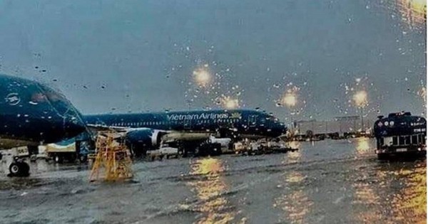 Ba sân bay bị ảnh hưởng trực tiếp của bão số 12, nhiều chuyến bay bị đẩy sớm hoặc hủy