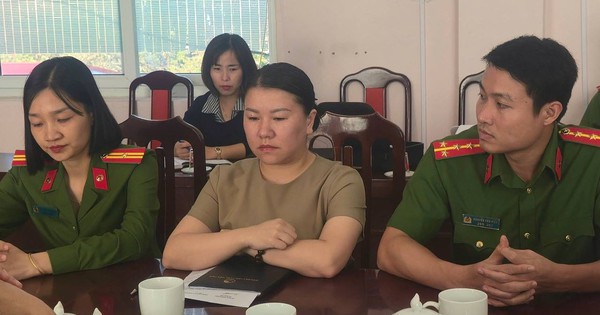 Bắt cán bộ xã Đinh Thị Diệu Hoa sinh năm 1991