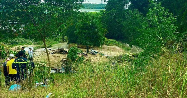 TP HCM: Đi làm về, người con nghi mẹ bị nước cuốn mất tích