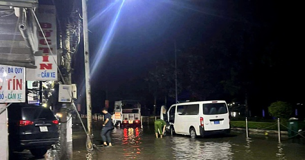 Cần Thơ: Rò rỉ điện khi triều cường dâng cao khiến 2 học sinh tử vong