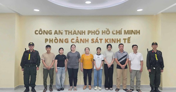 Bắt 2 vợ chồng cầm đầu đường dây làm giả nước hoa thương hiệu Chanel, Gucci, Versace, Burberry, Dior… cực lớn ở TP.HCM