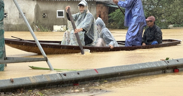 Lũ lịch sử ở Huế khiến 35.000 ngôi nhà bị ngập sâu, 2 người chết và mất tích