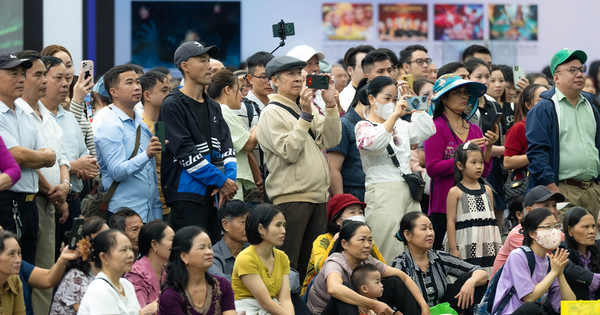 Có gì ở Hội chợ Mùa Thu mà đông vui thế này?