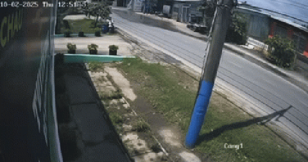 Trên đường đi đóng viện phí cho mẹ, người phụ lao xe vào cột điện, tử vong tại chỗ: 7 giây thương tâm