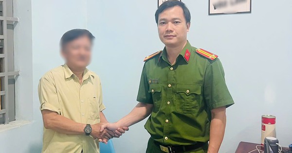 Người đàn ông đến Viettel chuyển 50 triệu, chuyển xong 20 triệu thì đại lý báo công an