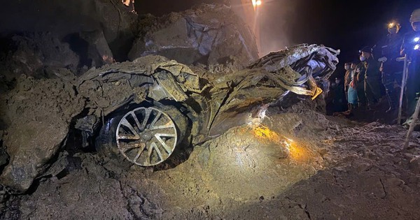 Xe bán tải do quản đốc thủy điện điều khiển chở 2 người mất tích: Tìm thấy 2 thi thể