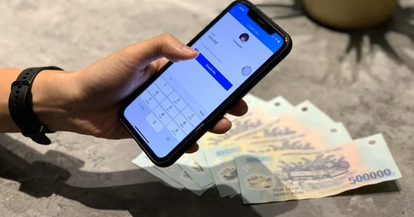 Nhận được 68 triệu đồng từ tài khoản lạ, người phụ nữ sinh năm 1990 vội bay từ Malaysia về nước để trình báo công an