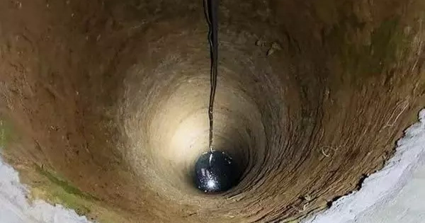 Đi làm rẫy, người phụ nữ bàng hoàng phát hiện chồng và con chết dưới giếng