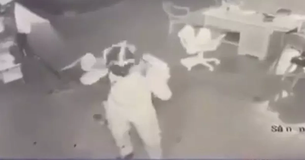 Vụ 3 người trong gia đình tử vong: Kẻ bịt mặt cầm súng rời khỏi hiện trường