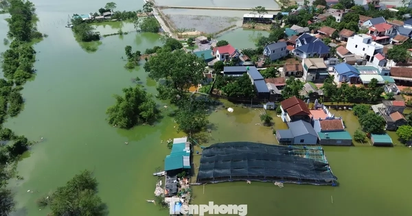 5 ngày sau bão số 10, nhiều khu vực ngoại thành Hà Nội vẫn chìm trong biển nước