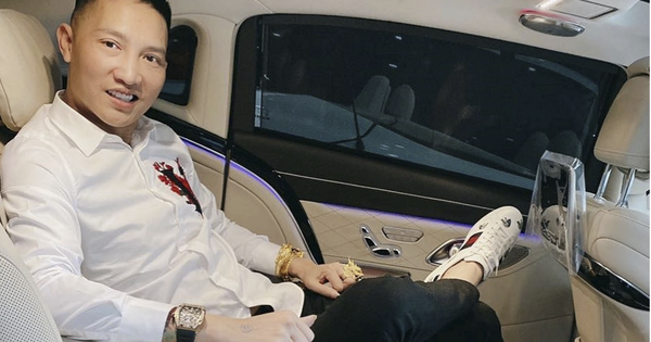 Huấn Hoa Hồng kiếm tiền từ đâu?