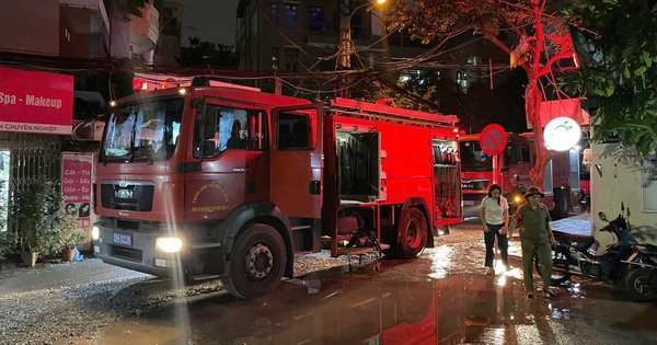 Cháy tại tầng chung cư, người dân hoảng sợ sơ tán