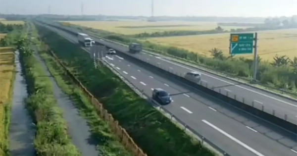 Tài xế dừng ô tô ở cao tốc để bay flycam, quay hình đăng TikTok