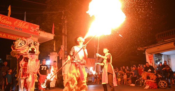Hàng nghìn người đổ ra đường đón Trung thu, phố phường Hà Nội - Sài Gòn náo nhiệt như trẩy hội
