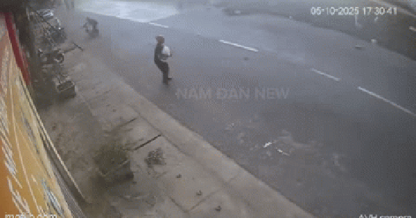 Kinh hoàng cơn giông quật tới, tấm tôn bay như giấy ở Nghệ An: Tình cảnh nghẹ thở của người phụ nữ khiến nhiều người đứng sững