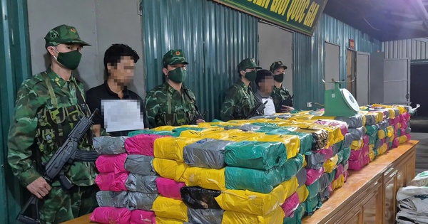 NÓNG: Bắt 2 đối tượng cùng nửa tấn ma tuý ở Quảng Trị