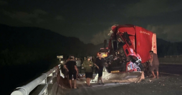 Va chạm liên hoàn giữa xe tải, xe đầu kéo và xe con, 4 người thương vong