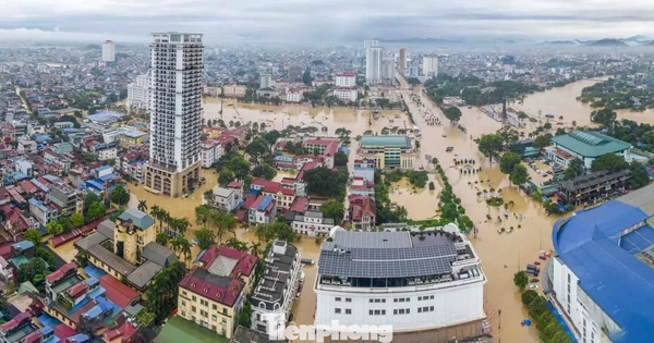Lũ sông Cầu đạt đỉnh, trung tâm tỉnh Thái Nguyên chìm trong biển nước