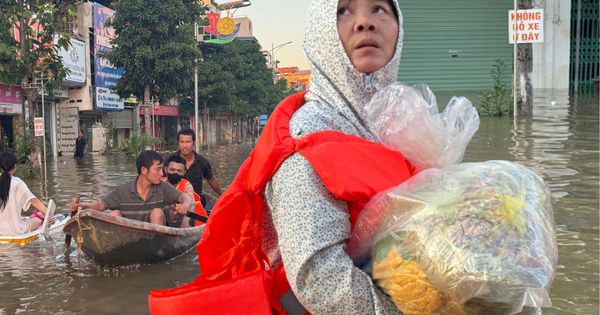 Thái Nguyên và những giọt nước mắt trong lũ dữ: "Con cháu tôi 3 ngày nay không có cơm"