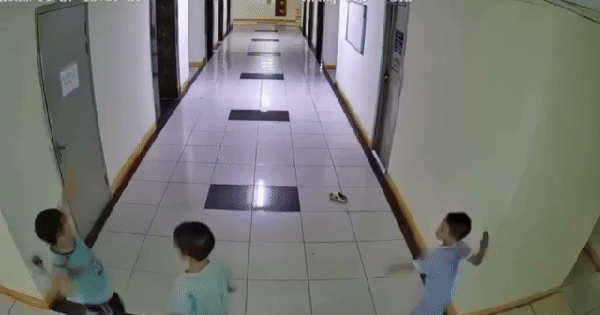 Vụ bé trai ném dép làm hỏng thang máy chung cư: Đã rõ số tiền cụ thể 3 gia đình phải bồi thường