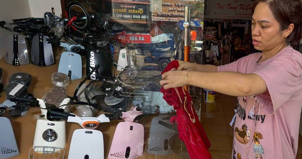 “Mất hết rồi!” - Tiếng khóc nghẹn giữa những cửa hàng tan hoang ở Thái Nguyên