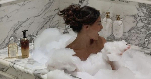 Da lão hóa vì thói quen tắm thoải mái nhiều người mắc phải lúc này