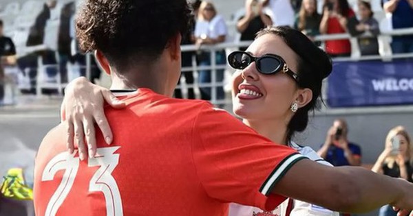 Mẹ của Cristiano Ronaldo Jr. là ai?