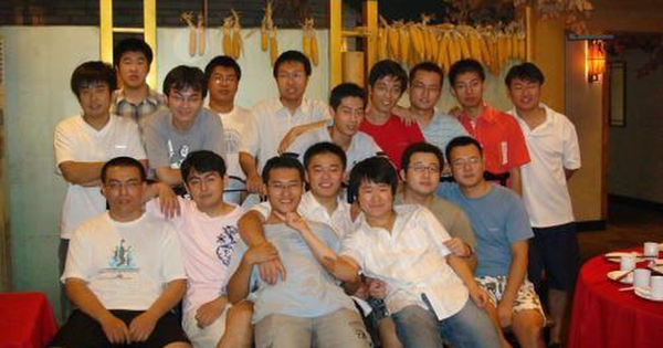 Bỏ về trước để trốn "chia bill" họp lớp, ai ngờ lớp trưởng có hành động khiến tôi cả đời không quên