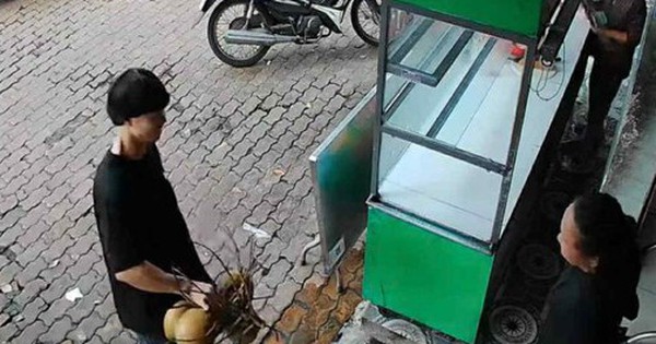 Công Phượng viral khắp cõi mạng theo cách không thể hài hước hơn: Đi ăn sáng tặng luôn chủ quán buồng dừa