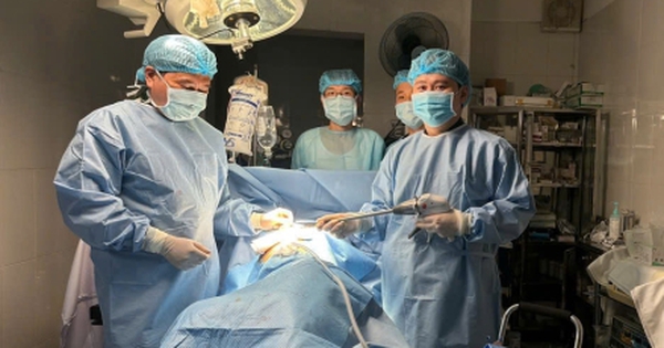 Ca mổ mở ngực cấp cứu đầu tiên ở Trường Sa thành công ngoạn mục