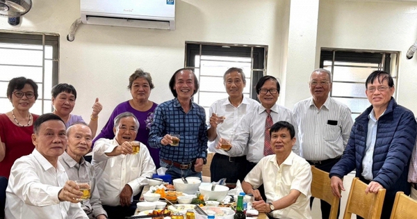 Bức ảnh "tinh hoa hội tụ" đang hot nhất MXH: Toàn các bác sĩ nội trú, giữ nhiều vị trí quan trọng trong ngành y