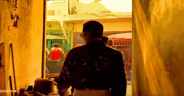 Ai cấm tài tử này đóng ngôn tình giùm với: 52 tuổi vẫn yêu đương sến sẩm, gọi đàn chị là mẹ mới rùng mình