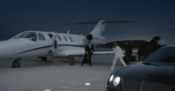 Ai tác hợp cho cặp đôi này yêu nhau đỉnh quá vậy: Nhà trai mặt đẹp body cháy, nhà gái giàu nhất showbiz