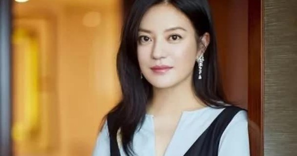 Triệu Vy hoạt động trở lại trên mạng xã hội sau "phong sát"