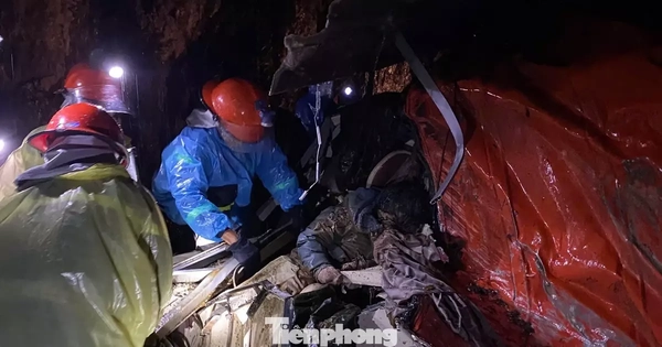 Vụ sạt lở vùi xe khách khiến 22 người thương vong: Cứu hộ phải đi bộ ven rừng tiếp cận