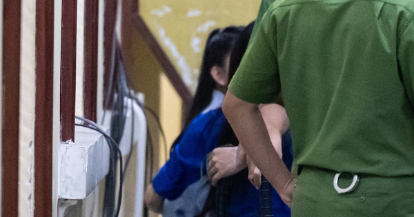 Thùy Tiên vội ôm lấy khi Hằng Du Mục bật khóc n...