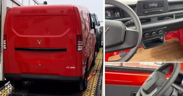 VinFast EC Van lần đầu lộ ảnh nội thất