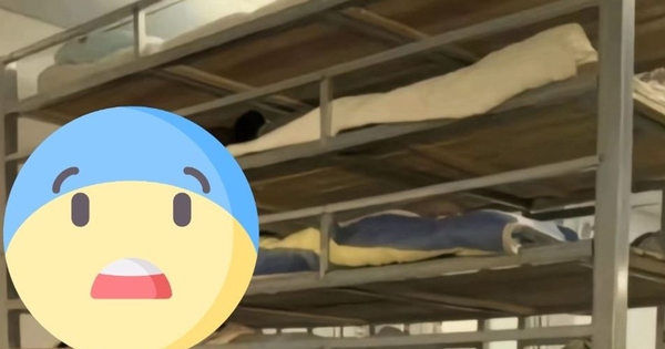 Bức ảnh trong KTX của nữ sinh khiến dân tình "nổi da gà"